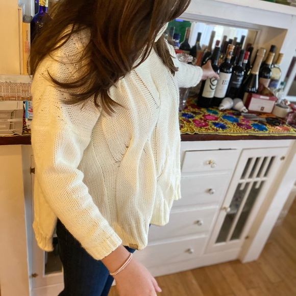 Two Comfy Sweaters 🍂🍁❄️ - Picture 11 of 11